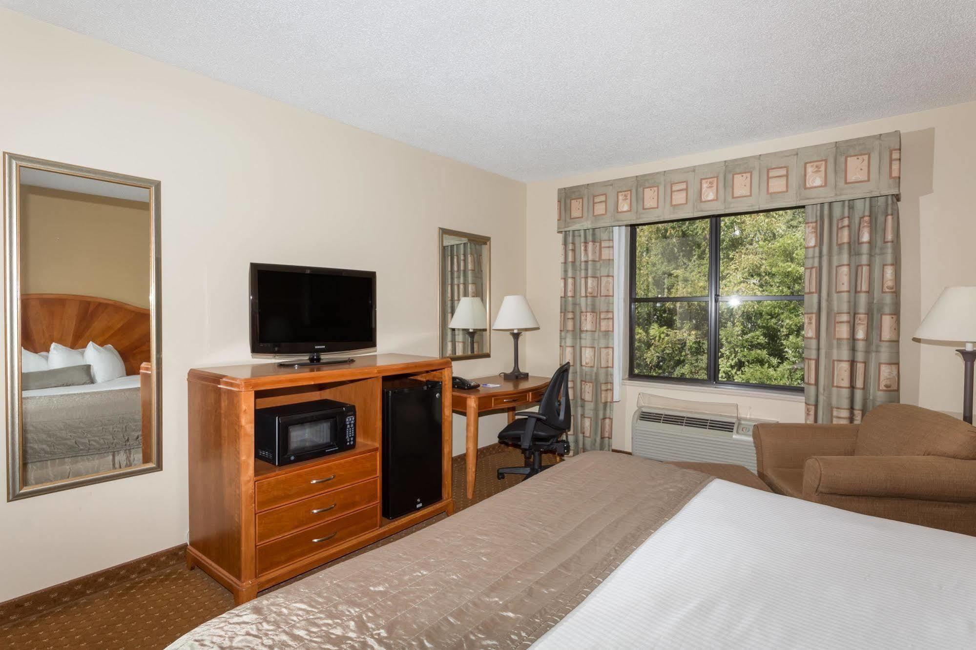Baymont By Wyndham Asheville/Biltmore Buitenkant foto